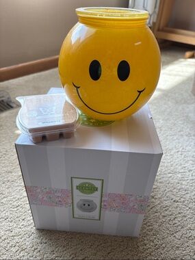 Scentsy Yellow Smiley Face Wax Warmer with scent, Barefoot Beach